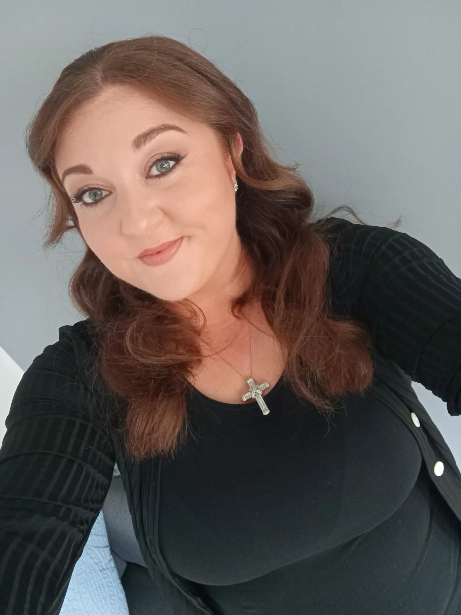 Harriet, award-winning bridal hairstylist
